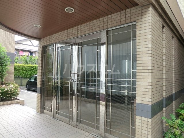 21/30 エントランス