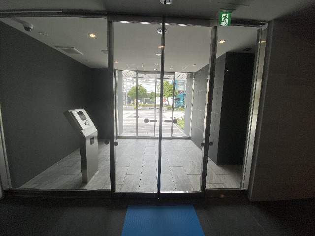 27/30 エントランス