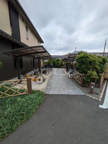 18/25 エントランス