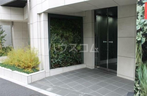 25/30 エントランス