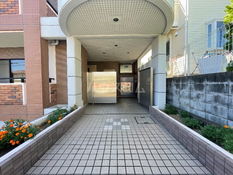 21/26 エントランス