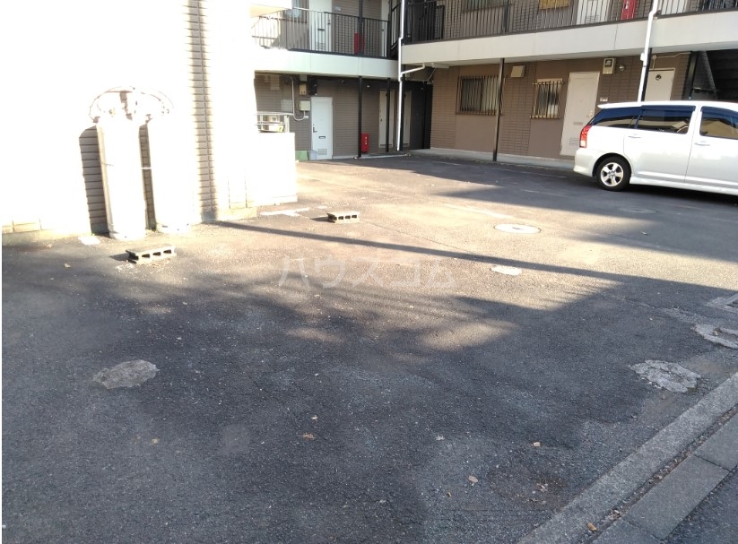 26/30 駐車場