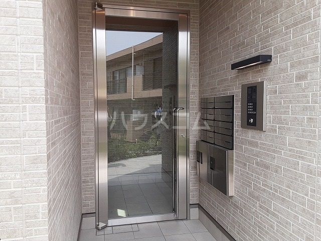 23/30 エントランス