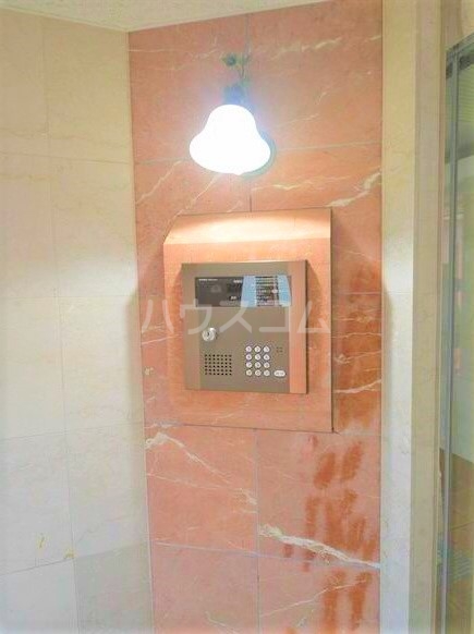 18/23 エントランス