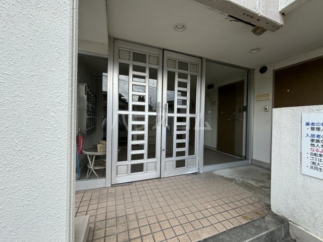 18/20 エントランス