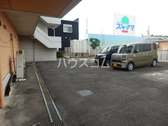 27/30 駐車場