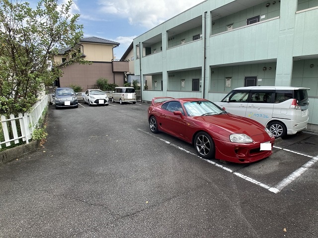 23/30 駐車場