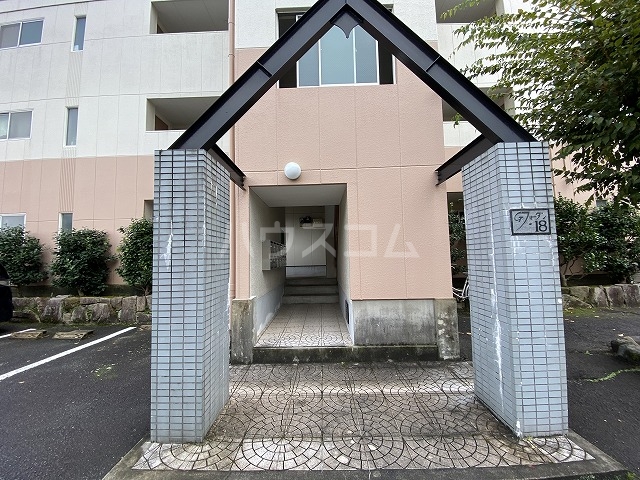 23/30 エントランス