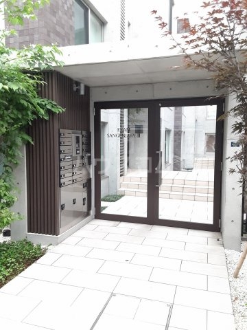 26/30 エントランス