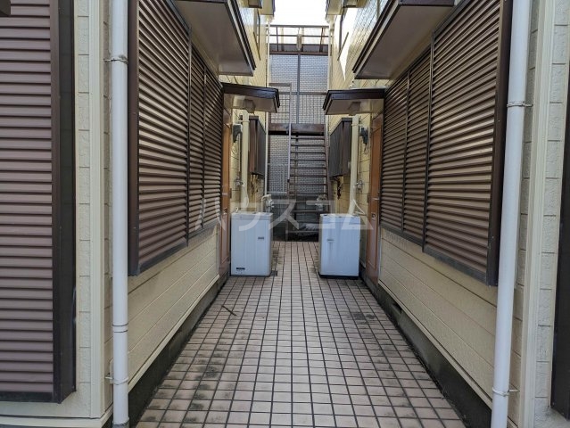 21/30 エントランス