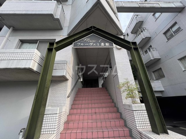 26/30 エントランス