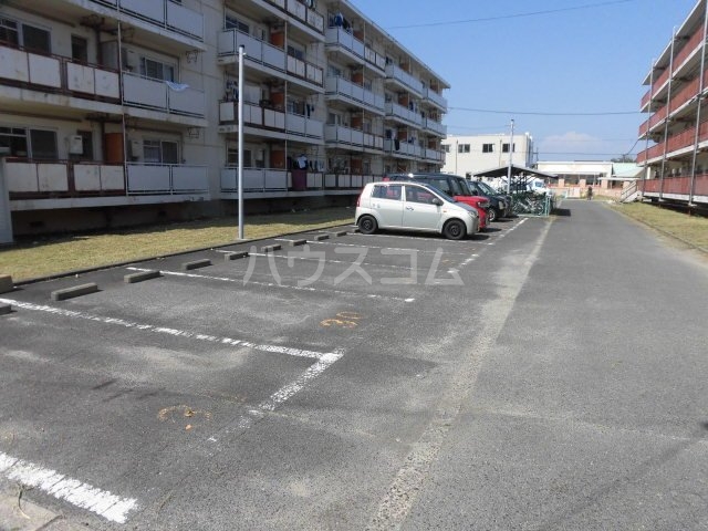 13/17 駐車場