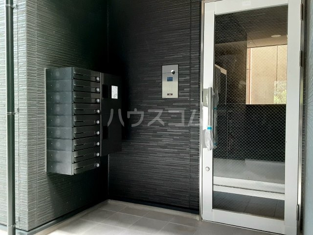 24/30 エントランス