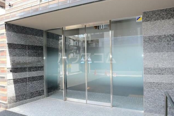 16/19 エントランス