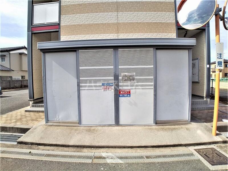 19/30 エントランス