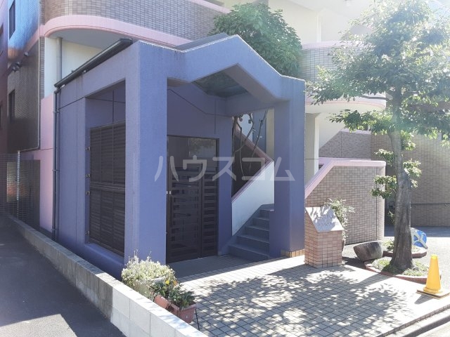 26/30 エントランス