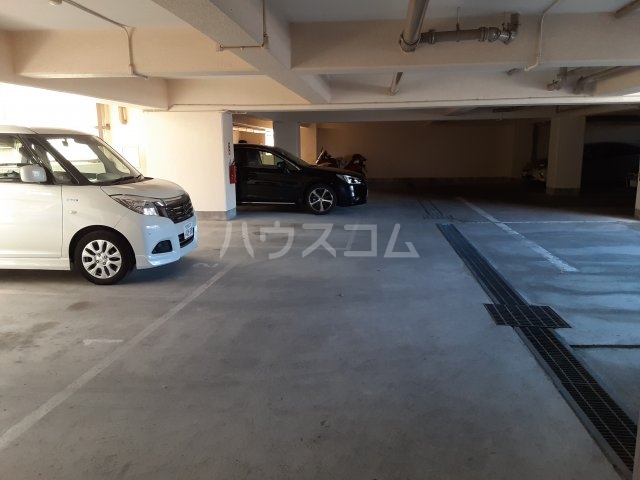 27/30 駐車場