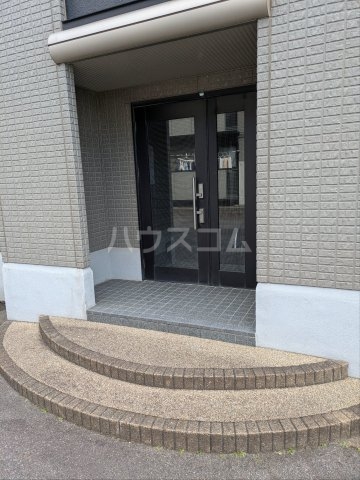 26/30 エントランス