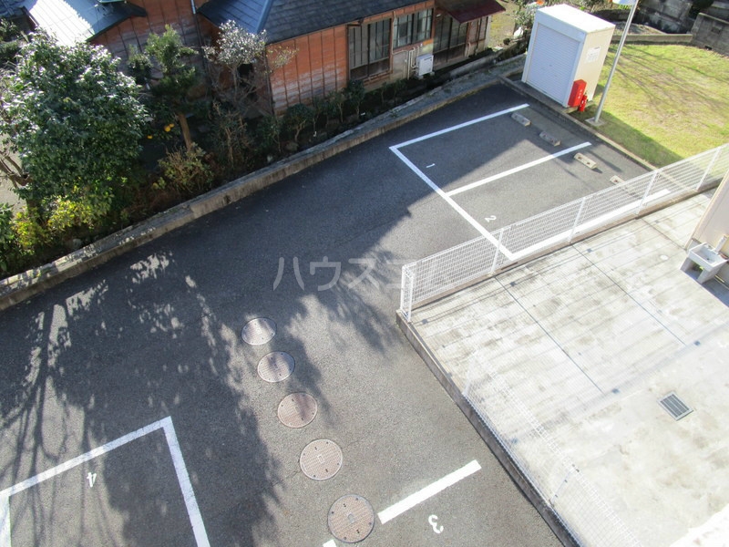 18/21 駐車場