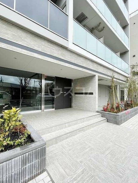 16/19 エントランス