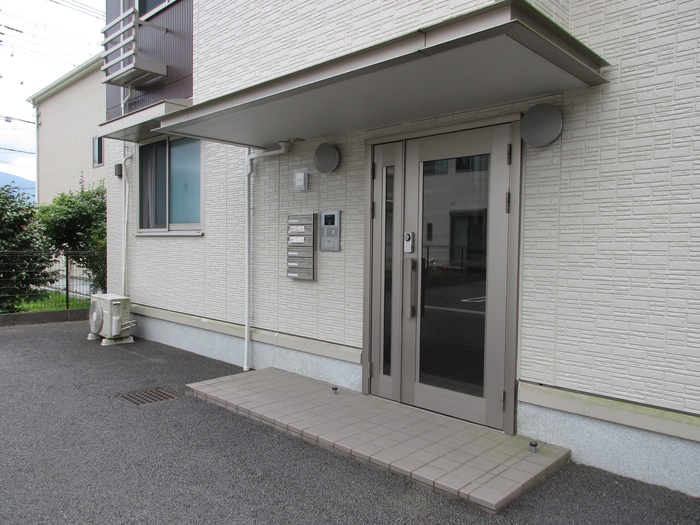16/17 エントランス
