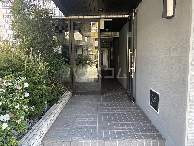 29/30 エントランス