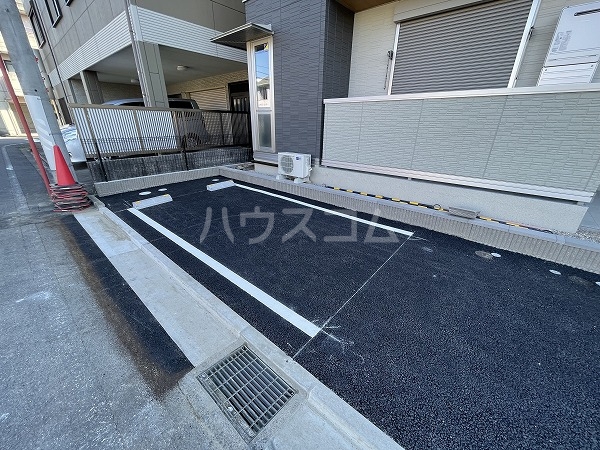 23/30 駐車場