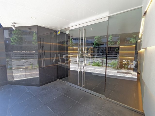 26/28 エントランス