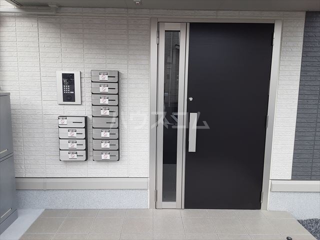 21/30 エントランス