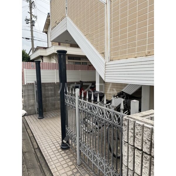 16/23 エントランス