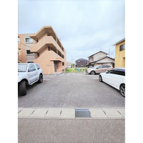 15/17 駐車場