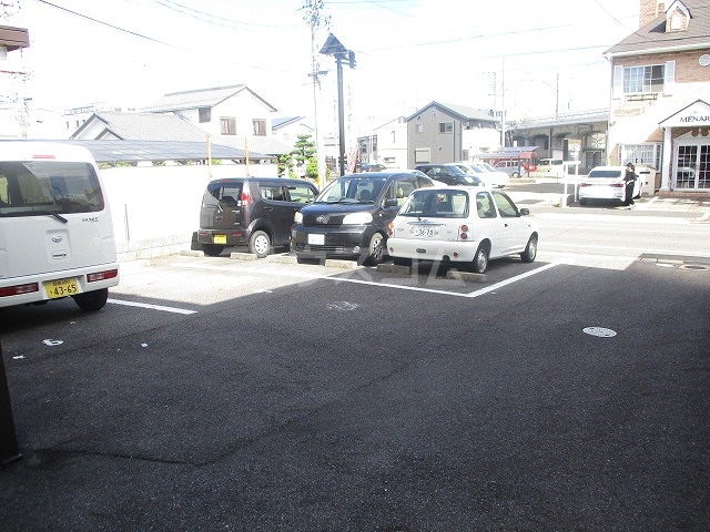 28/30 駐車場