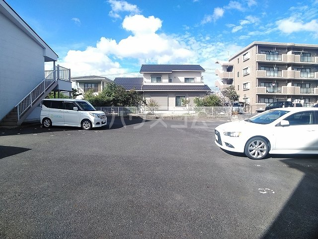 28/30 駐車場