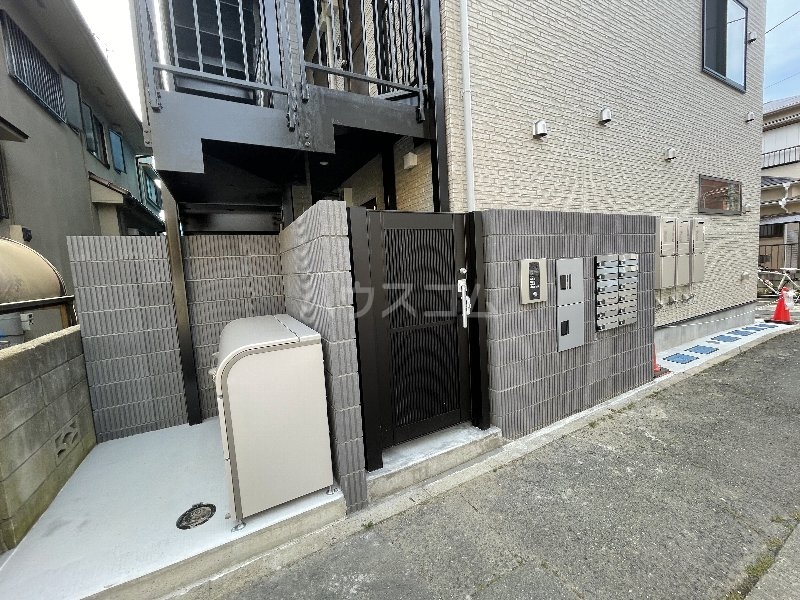 21/30 エントランス