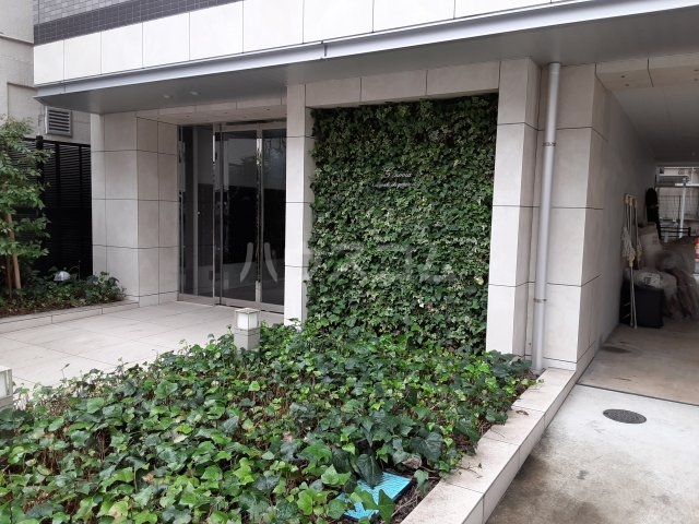 18/22 エントランス