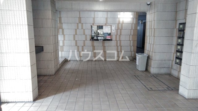 23/29 エントランス