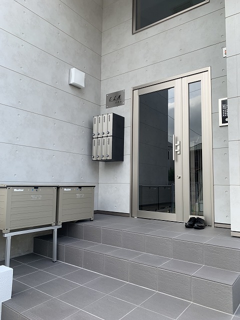 21/30 エントランス