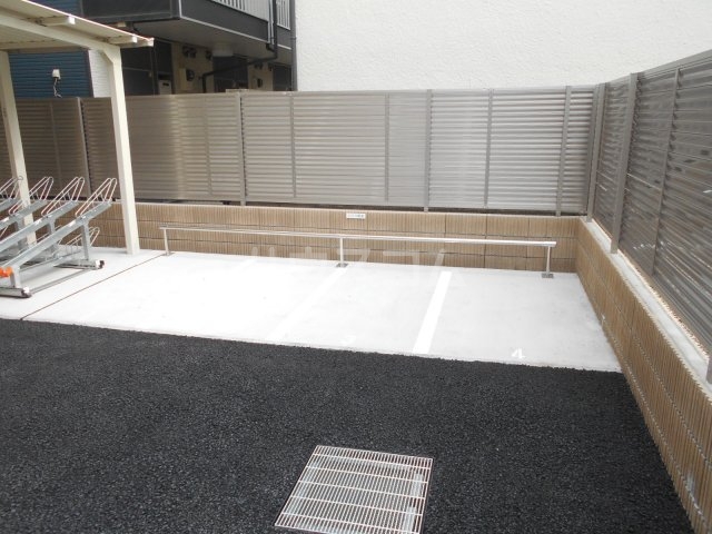 27/30 駐車場
