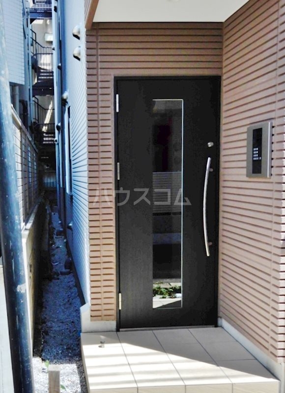 22/23 エントランス