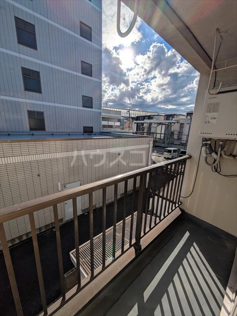 16/20 エントランス