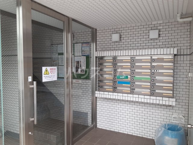 22/25 エントランス