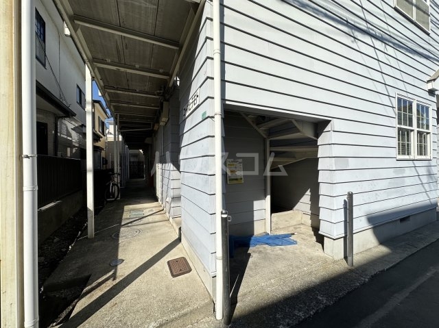 21/30 エントランス