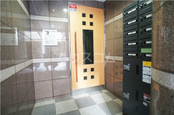 13/16 エントランス