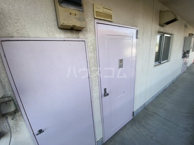 23/30 エントランス