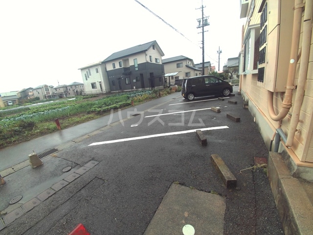 23/30 駐車場