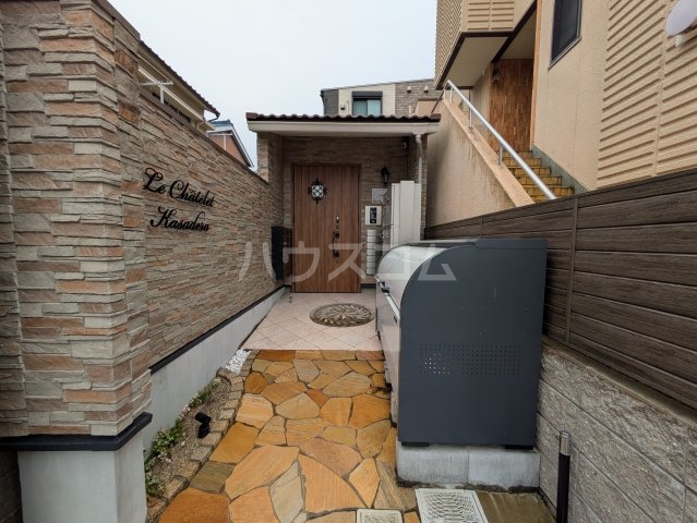 22/28 エントランス