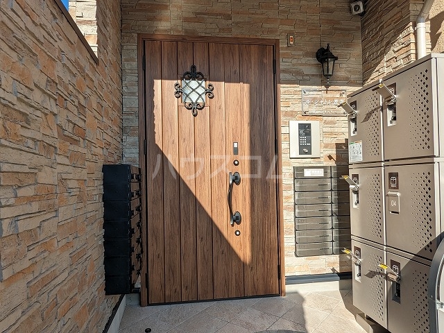 24/30 エントランス