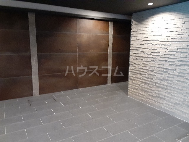 23/30 エントランス