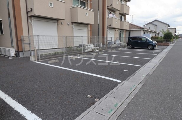 27/30 駐車場
