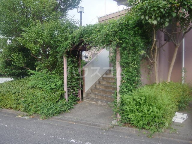 27/30 エントランス